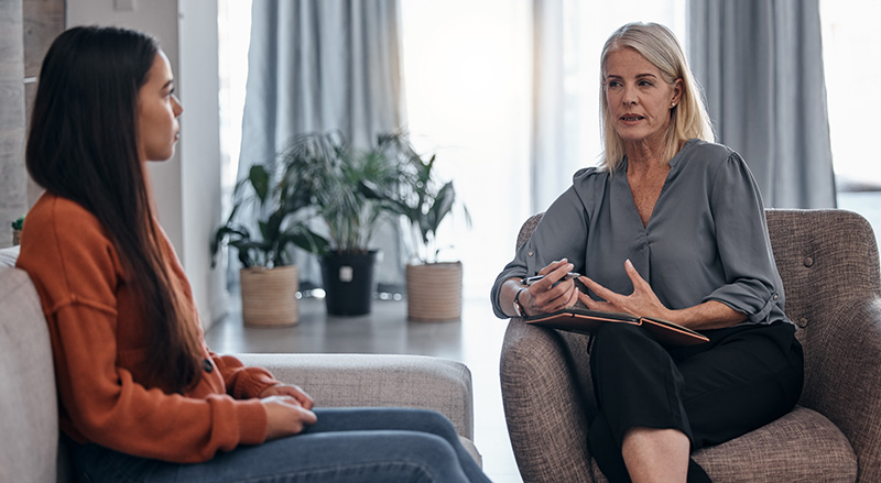 A woman with borderline personality disorder participates in therapy.