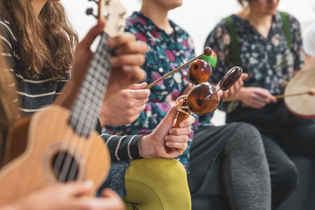 People participate in music therapy.